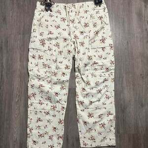 HUF White Floral Cargo Pants, Size XL, Relaxed Fit Streetwear Utility